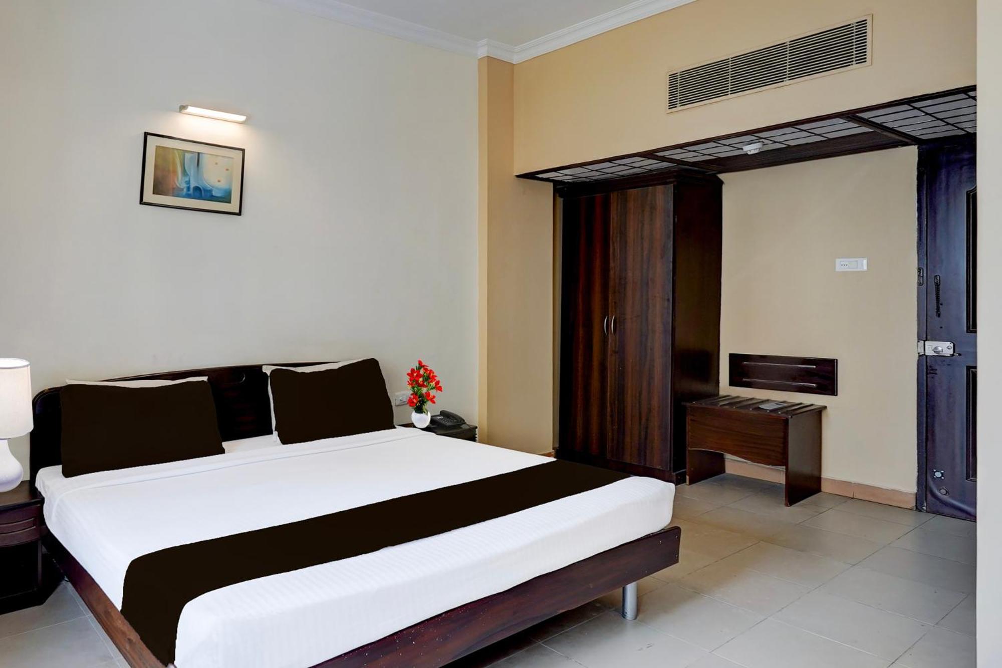 होटल Super Townhouse Koyambedu 3*