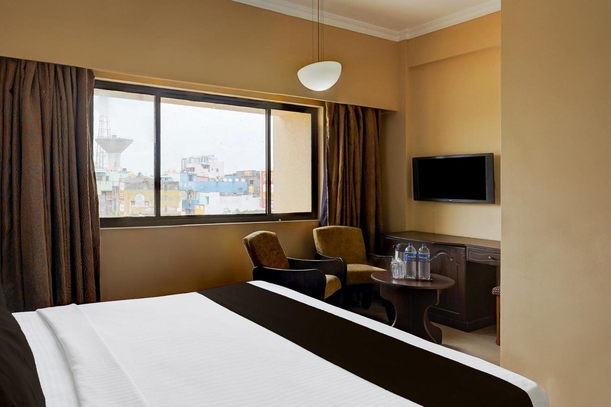 Super Townhouse Koyambedu 3*